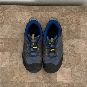 Keen Hiking Shoes Size 6